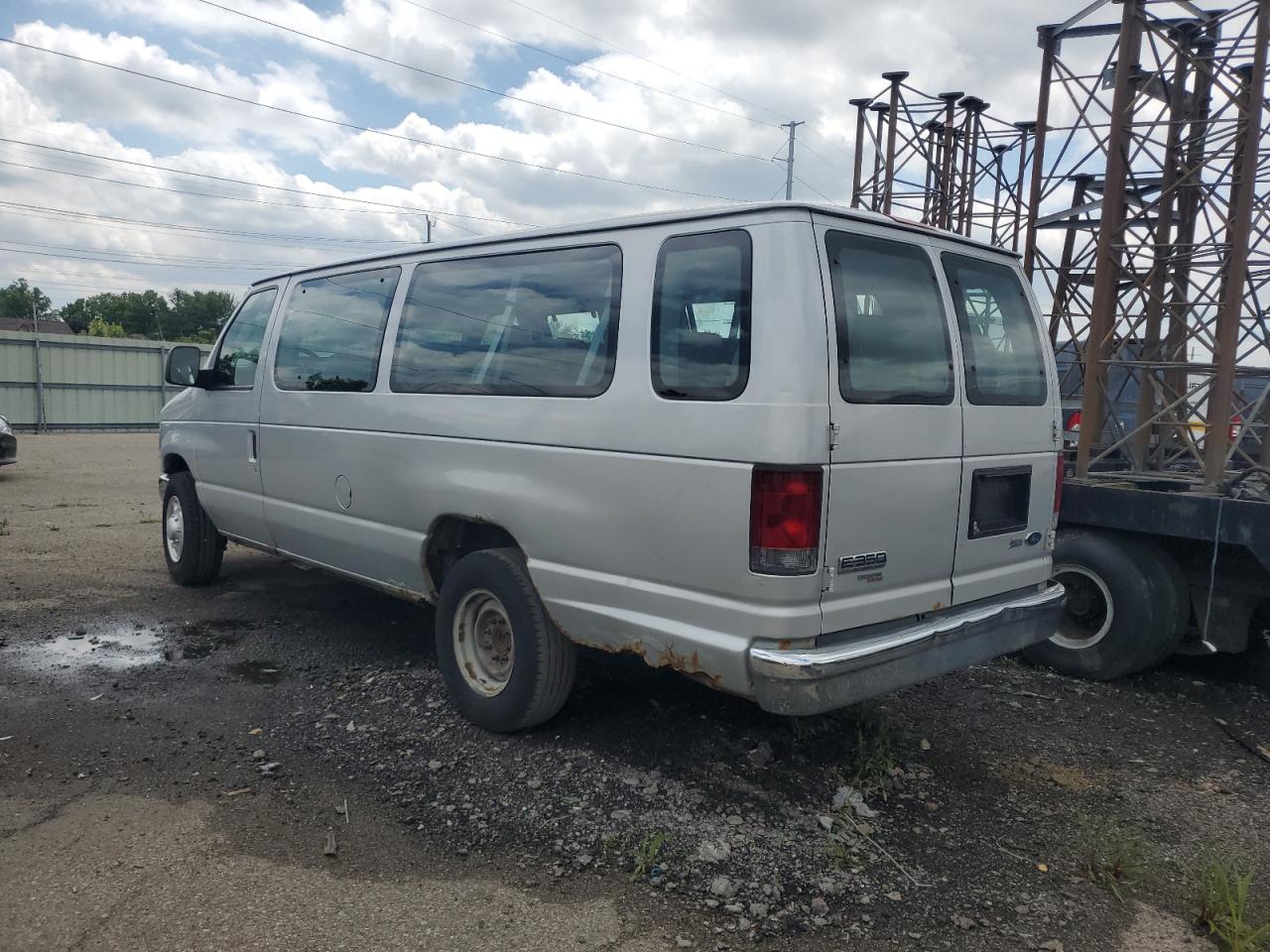 2009 Ford Econoline - Image 2
