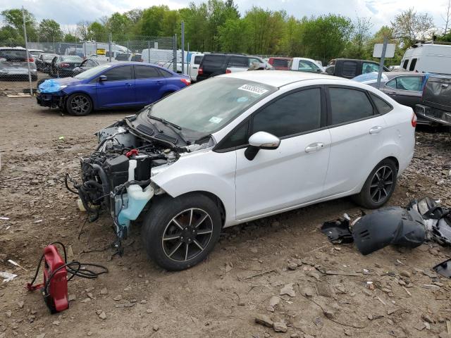 Sedans FORD FIESTA 2016 Biały