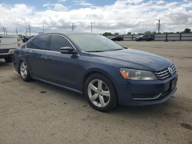 Sedans VOLKSWAGEN PASSAT 2013 Blue