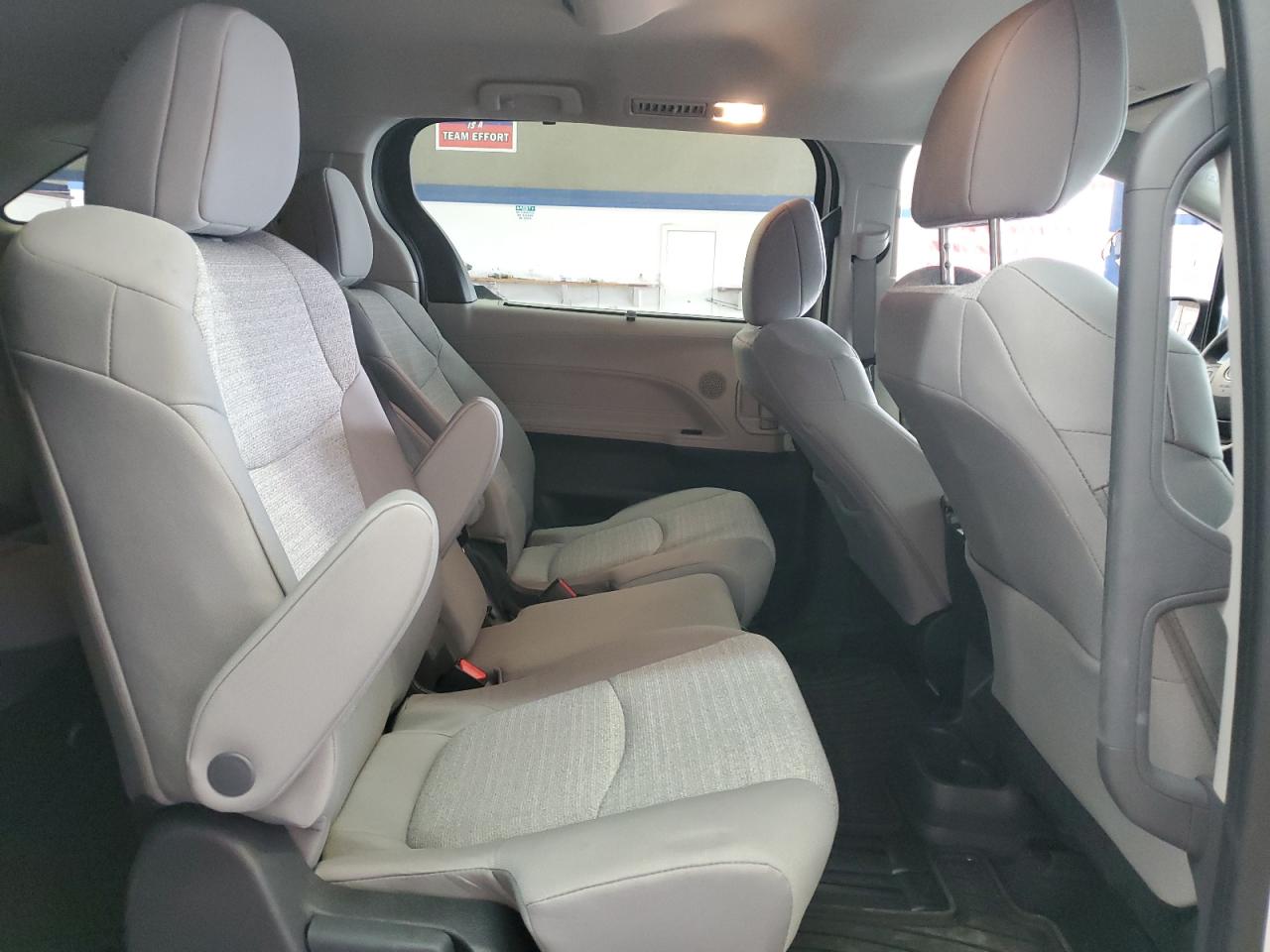 2024 Toyota Sienna Le VIN: 5TDKSKFC5RS123240 Lot: 57221015