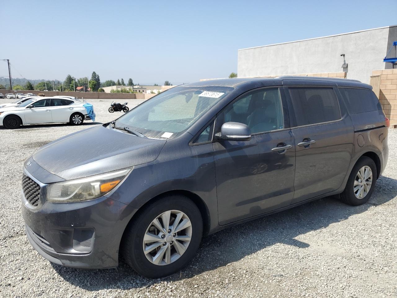2017 Kia Sedona Lx за продажба в Mentone, CA - Minor Dent/Scratches