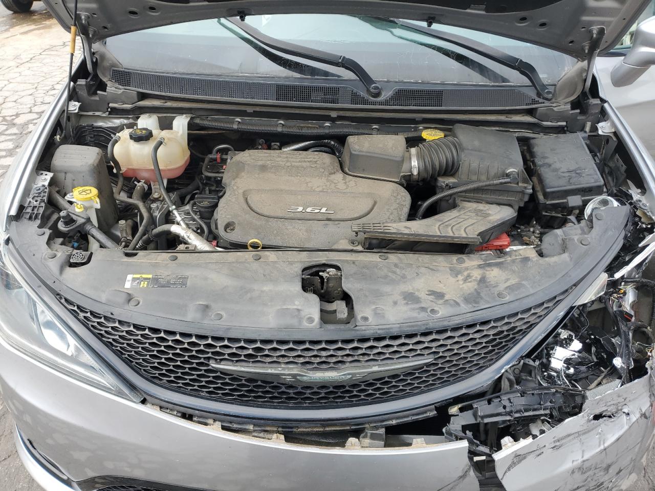 2018 Chrysler Pacifica Touring Plus VIN: 2C4RC1FG8JR358284 Lot: 57070255