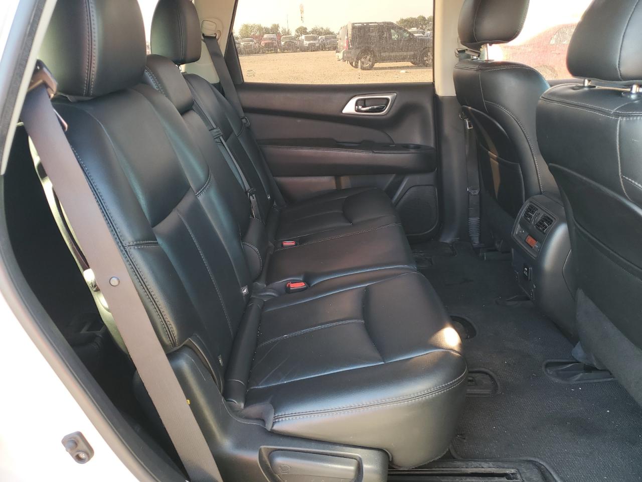 2015 Nissan Pathfinder S VIN: 5N1AR2MN1FC685706 Lot: 56060515