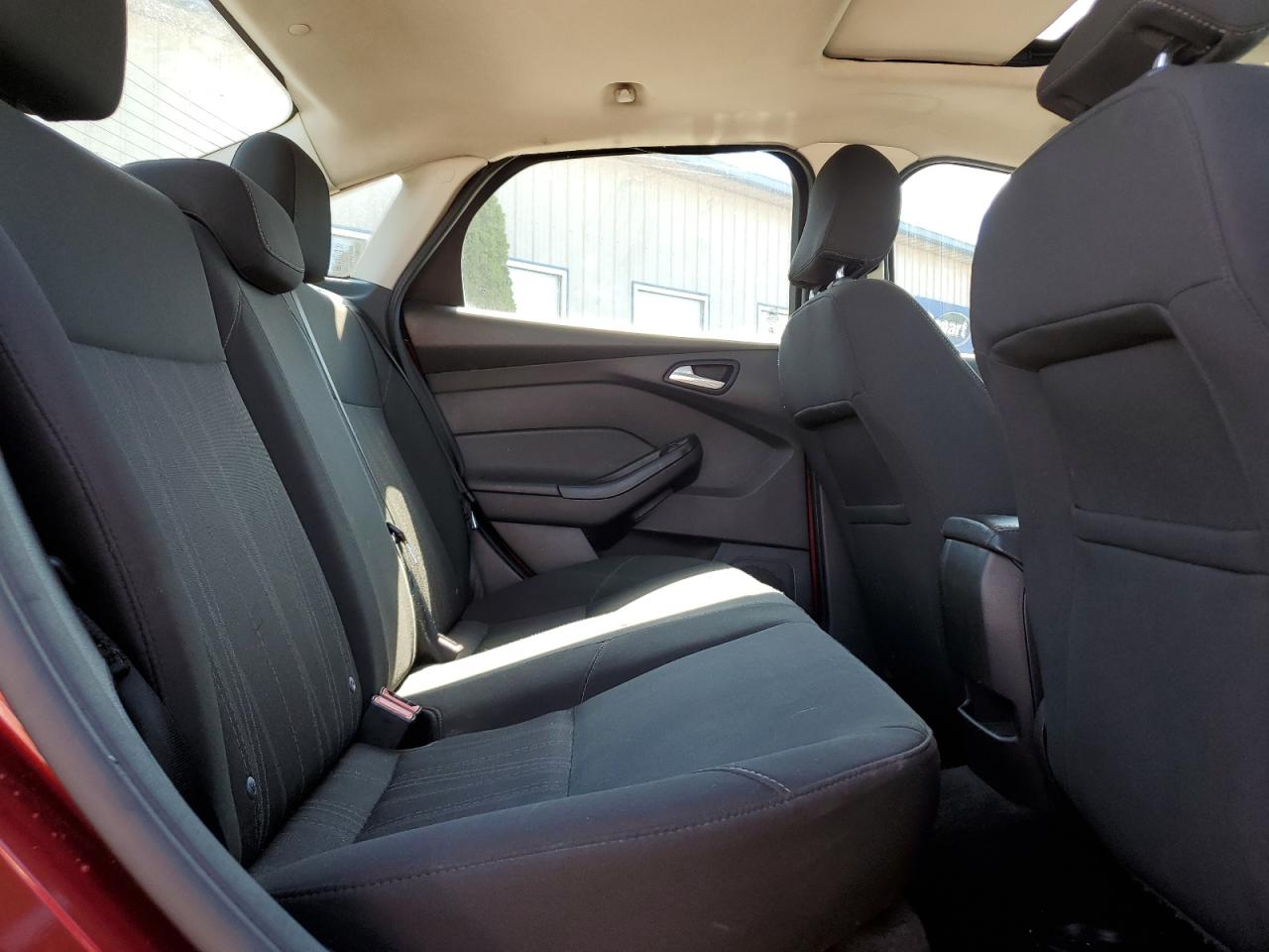 2015 Ford Focus Se VIN: 1FADP3F2XFL298173 Lot: 56975665
