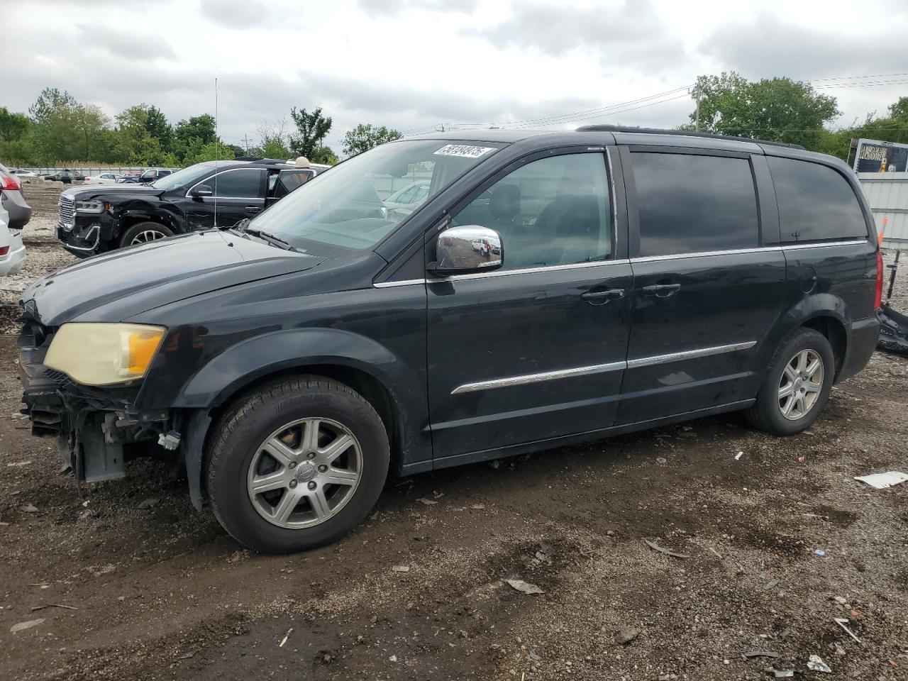 2011 Chrysler Town & Country Touring L de vânzare în Chicago Heights, IL - Front End