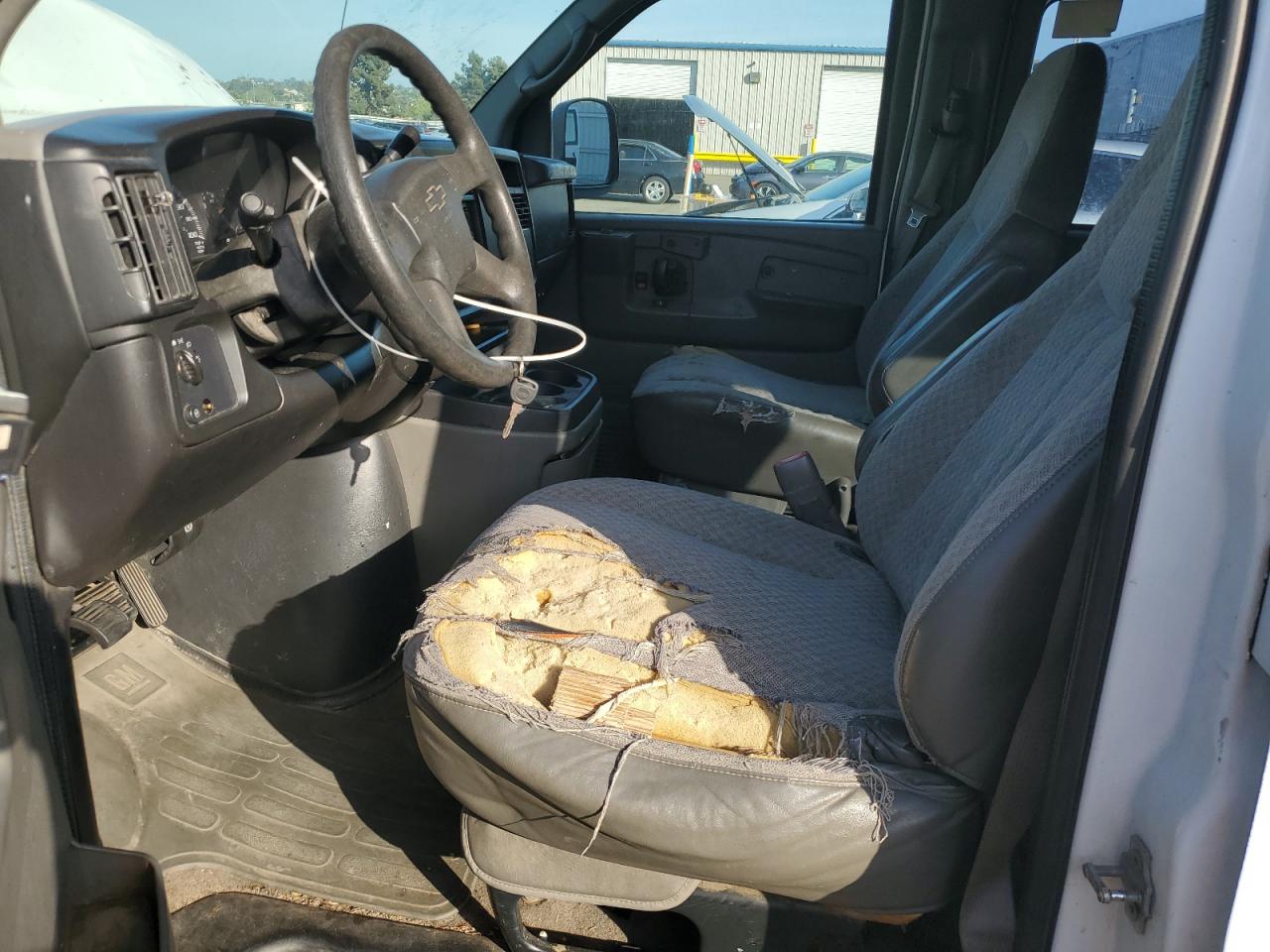 2005 Chevrolet Express G1500 VIN: 1GNFG15T051173153 Lot: 55385315