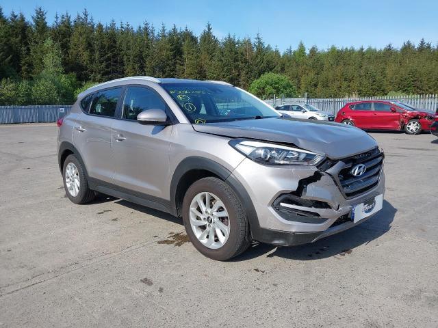 2016 HYUNDAI TUCSON SE