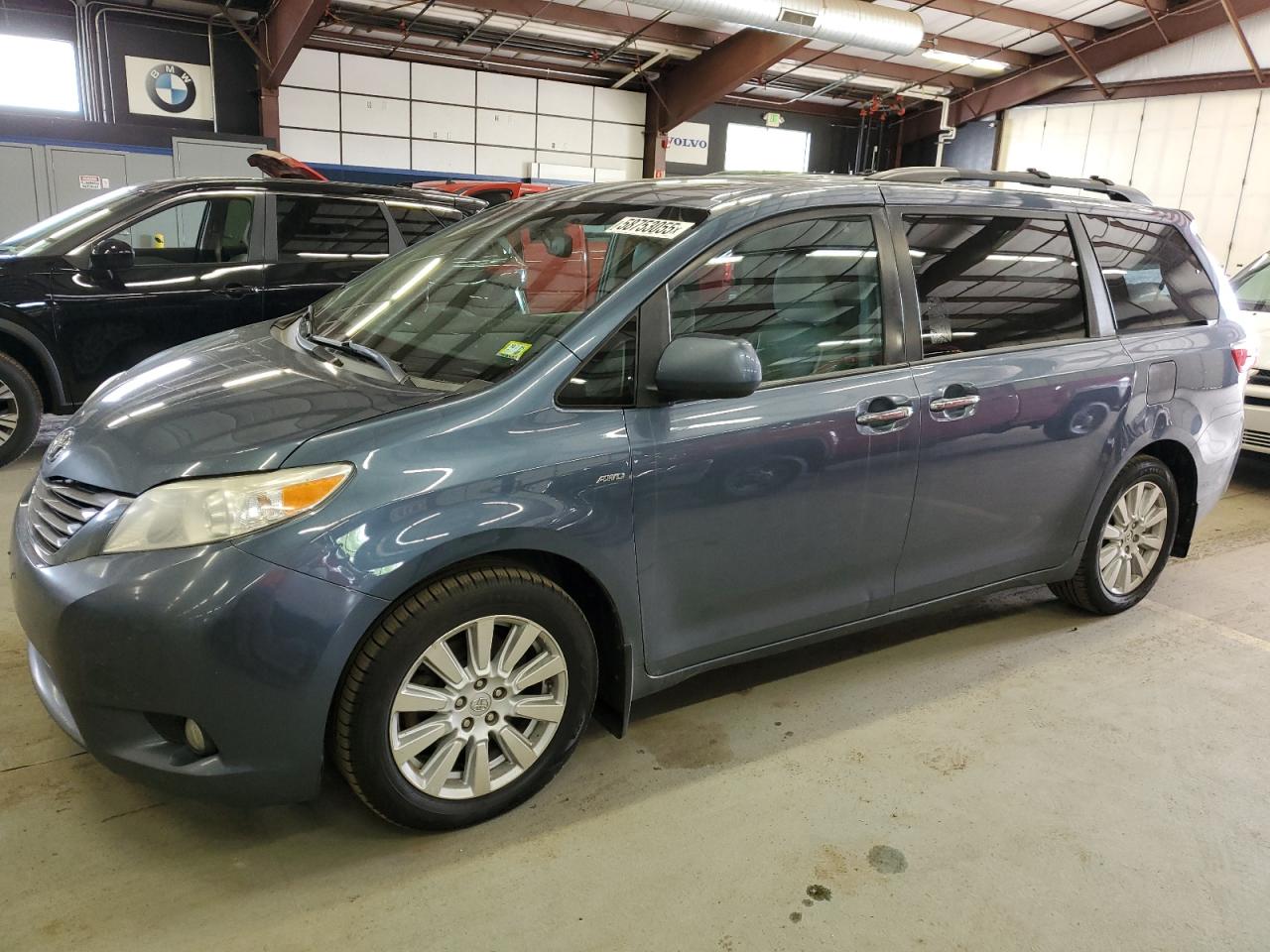 2017 Toyota Sienna Xle for Sale in East Granby, CT - Minor Dent/Scratches