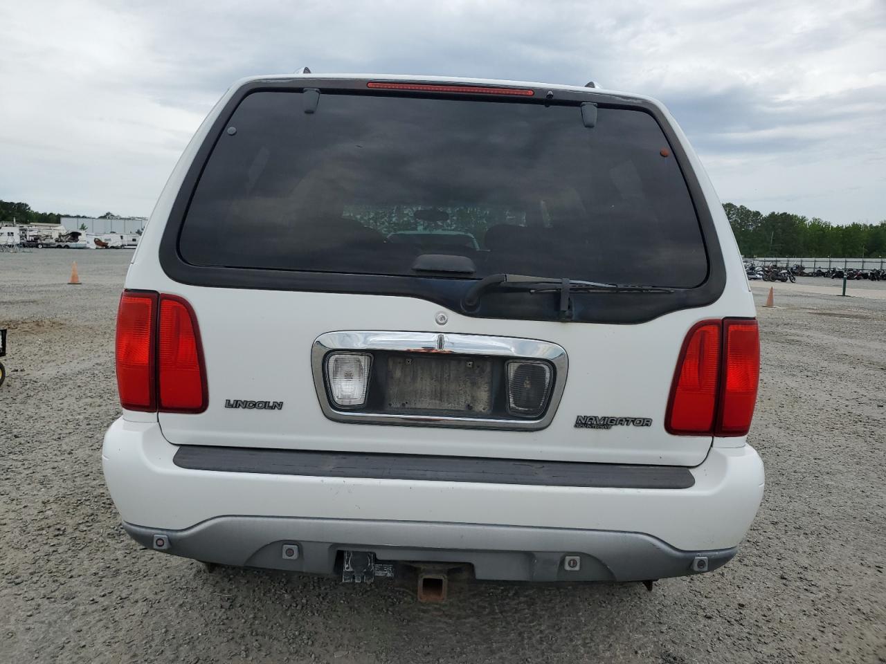 2001 Lincoln Navigator VIN: 5LMFU28R71LJ18097 Lot: 56051245
