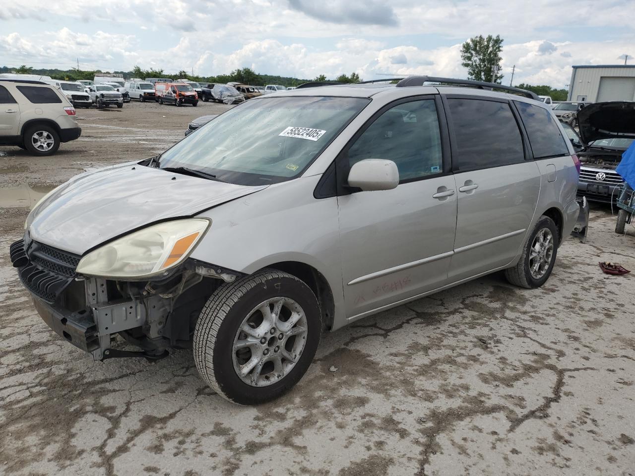 2005 Toyota Sienna Xle for Sale in Kansas City, KS - Front End