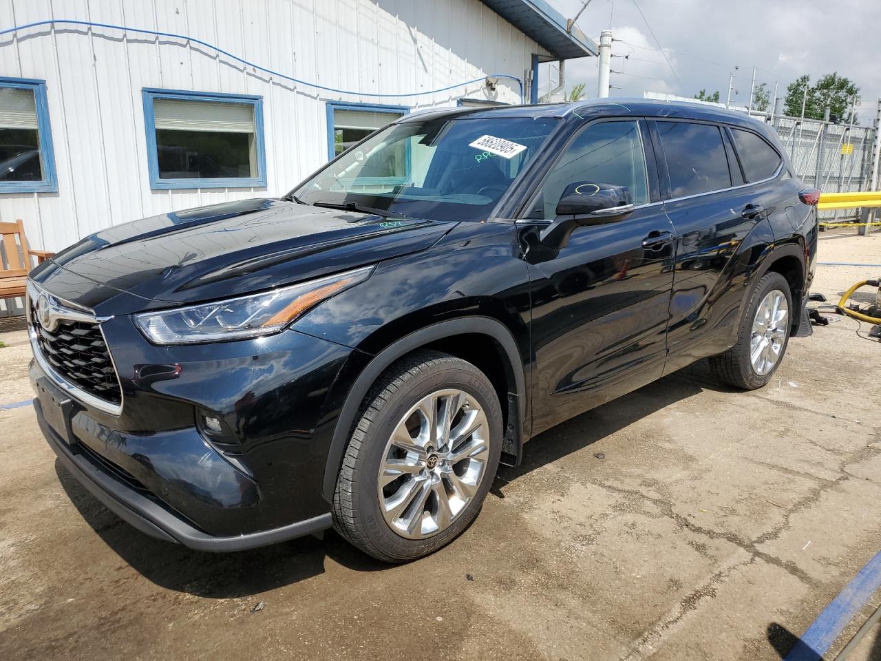 2022 Toyota Highlander Limited for Sale in Pekin, IL - Top/Roof