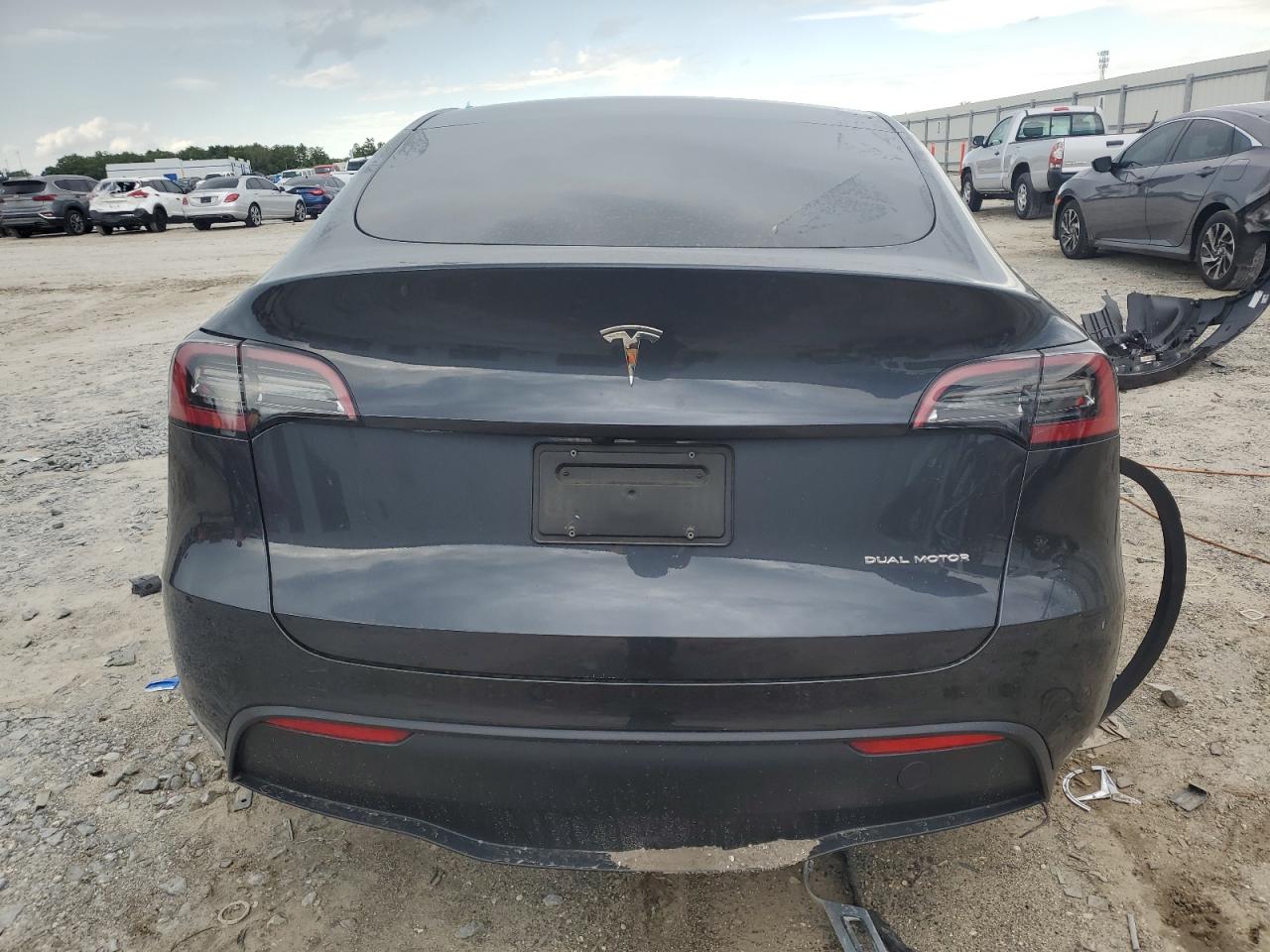 2024 Tesla Model Y VIN: 7SAYGDEE3RF993215 Lot: 56867725
