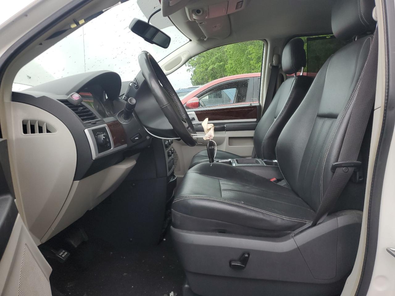 2010 Chrysler Town & Country Touring Plus VIN: 2A4RR8DX5AR361034 Lot: 64032645