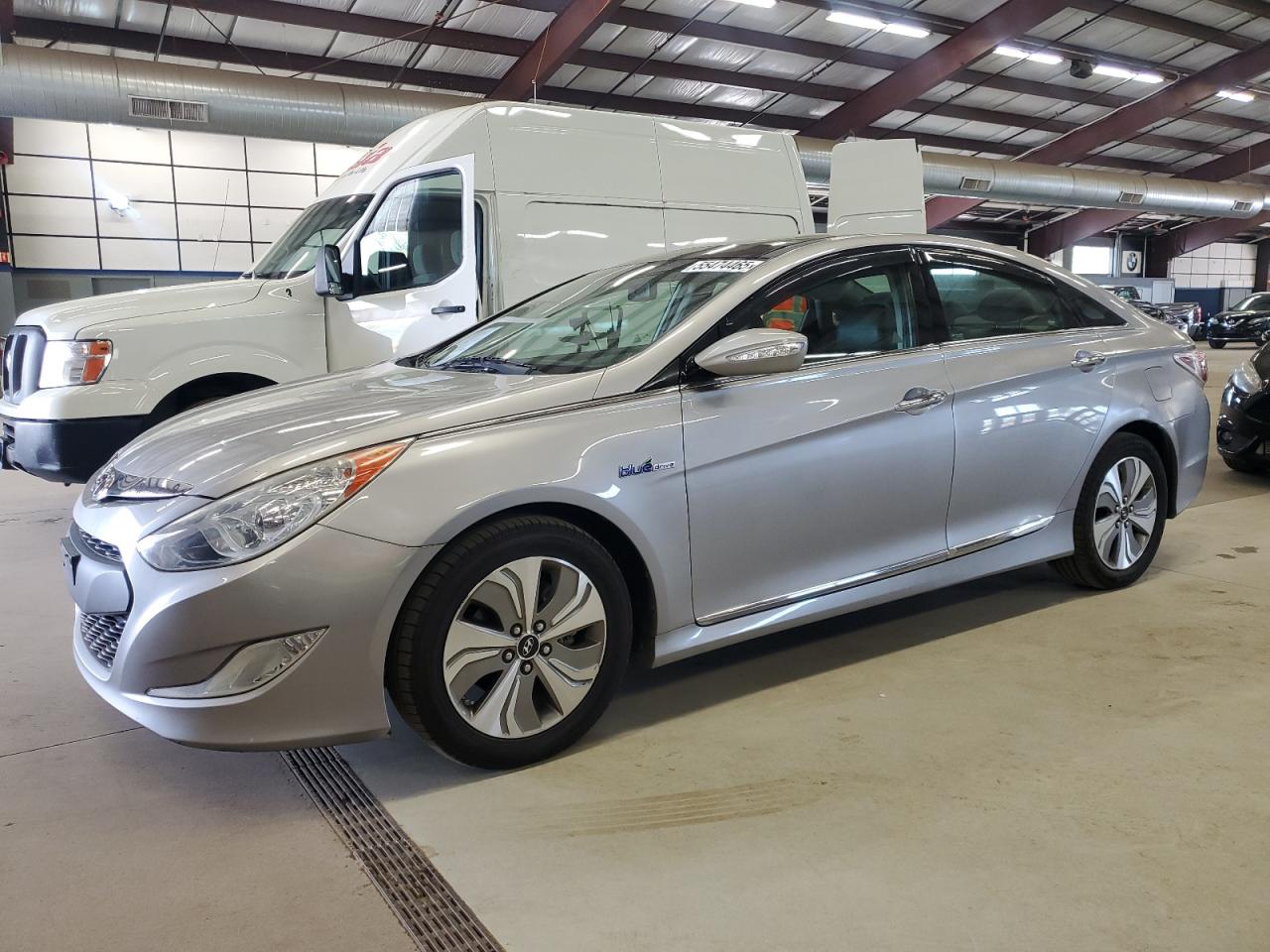 2013 Hyundai Sonata Hybrid for Sale in East Granby, CT - Minor Dent/Scratches
