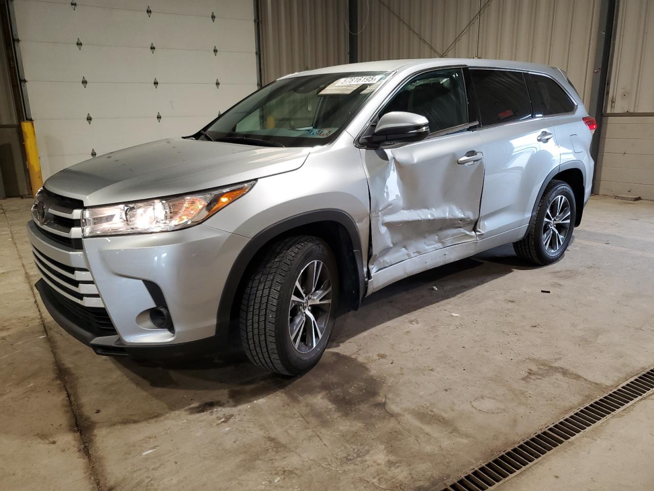 2018 Toyota Highlander Le for Sale in West Mifflin, PA - Side