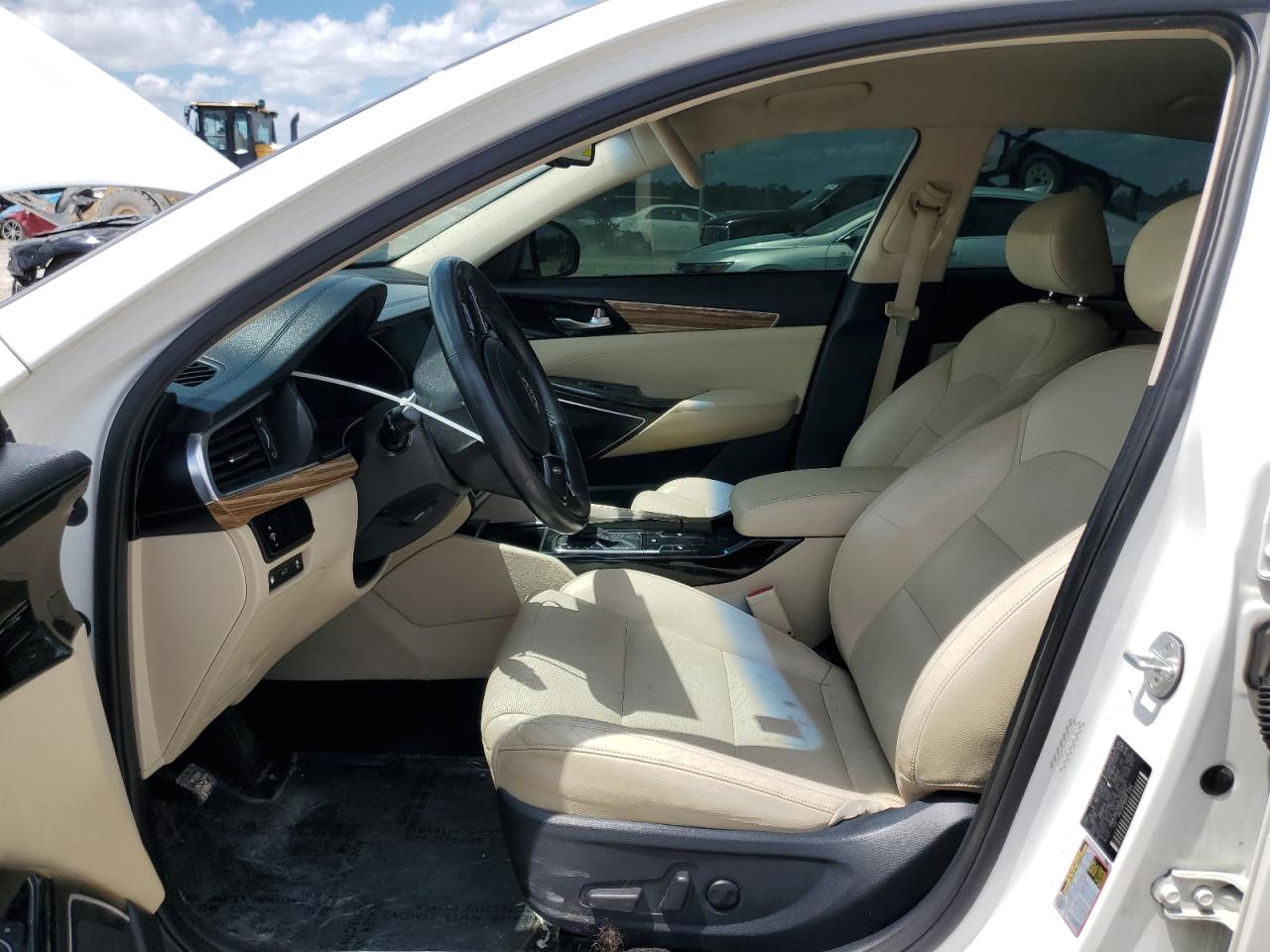 2017 Kia Cadenza Premium VIN: KNALB4J13H5042647 Lot: 56413315