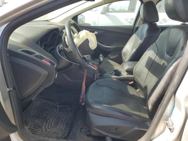Sedans FORD FOCUS 2012 Srebrny