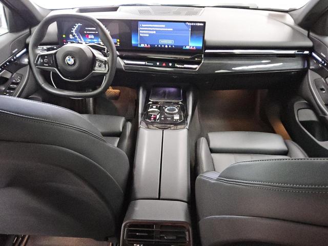  BMW 5 SERIES 2024 tan
