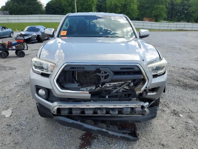  TOYOTA TACOMA 2017 Srebrny