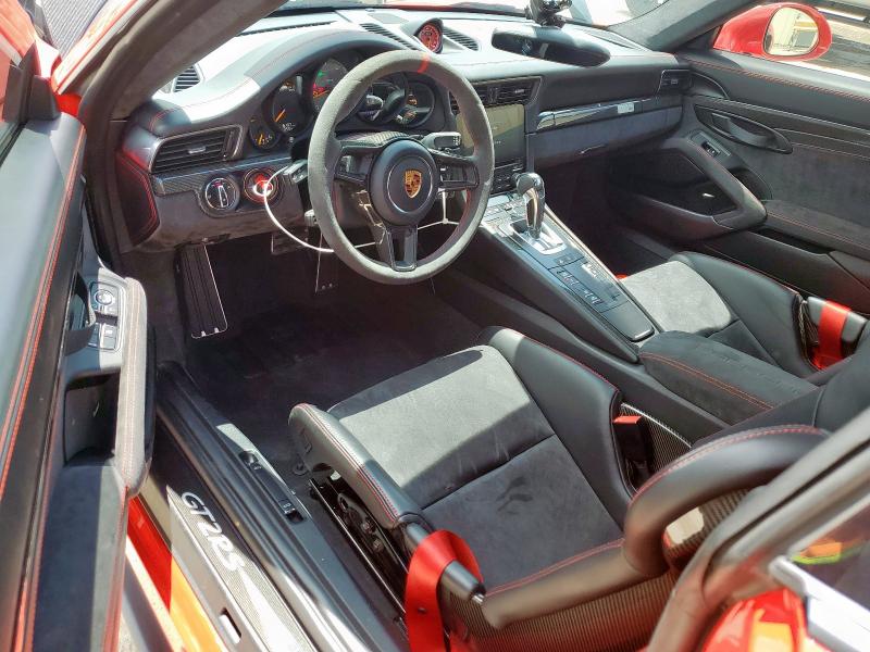  PORSCHE 911 2018 Красный