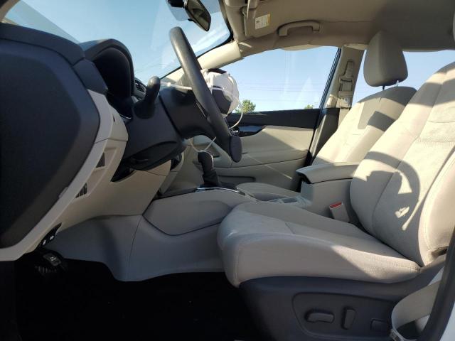  NISSAN ROGUE 2018 Белы