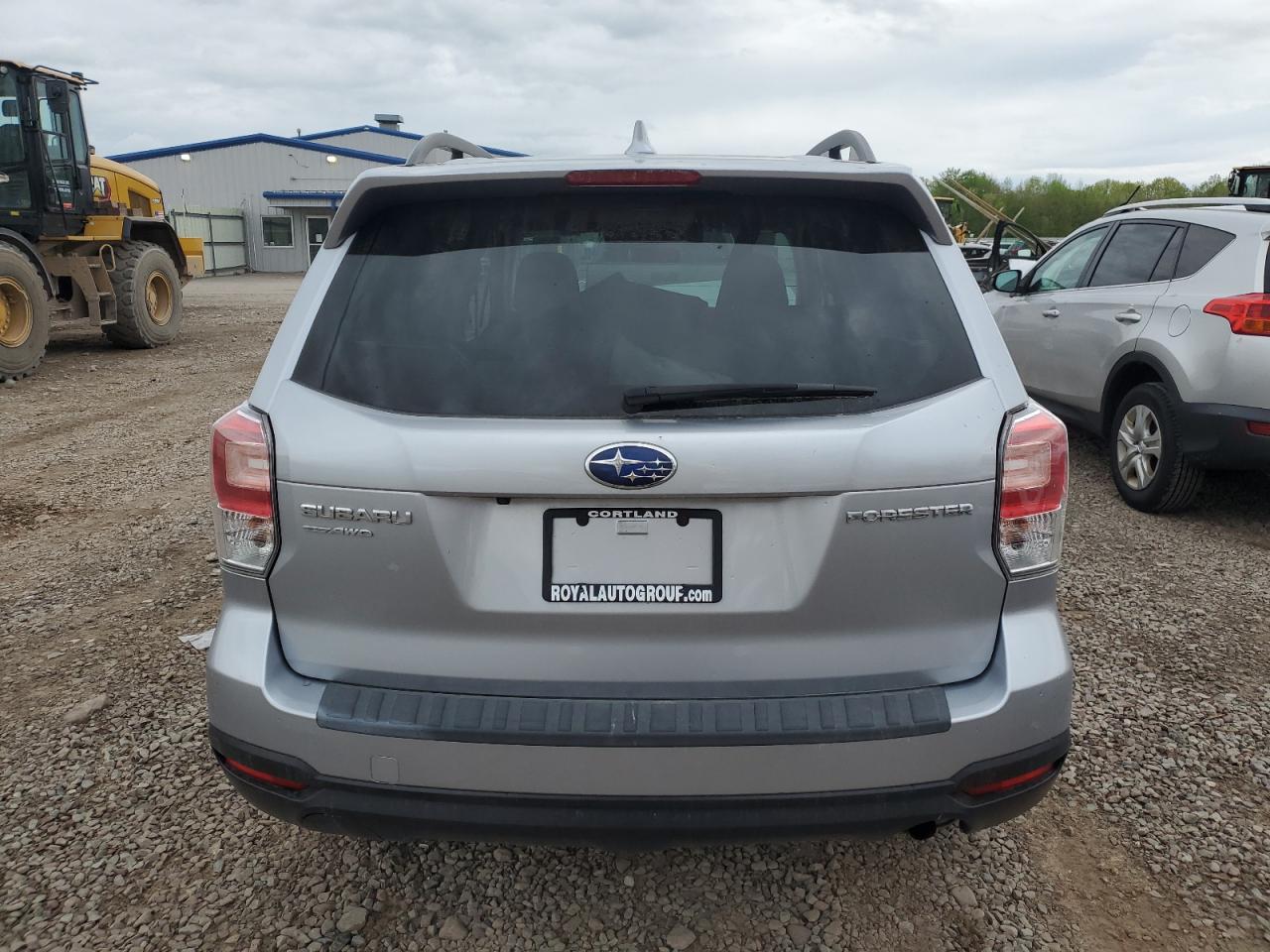 2018 Subaru Forester 2.5I Premium VIN: JF2SJAGC6JH557768 Lot: 56004015