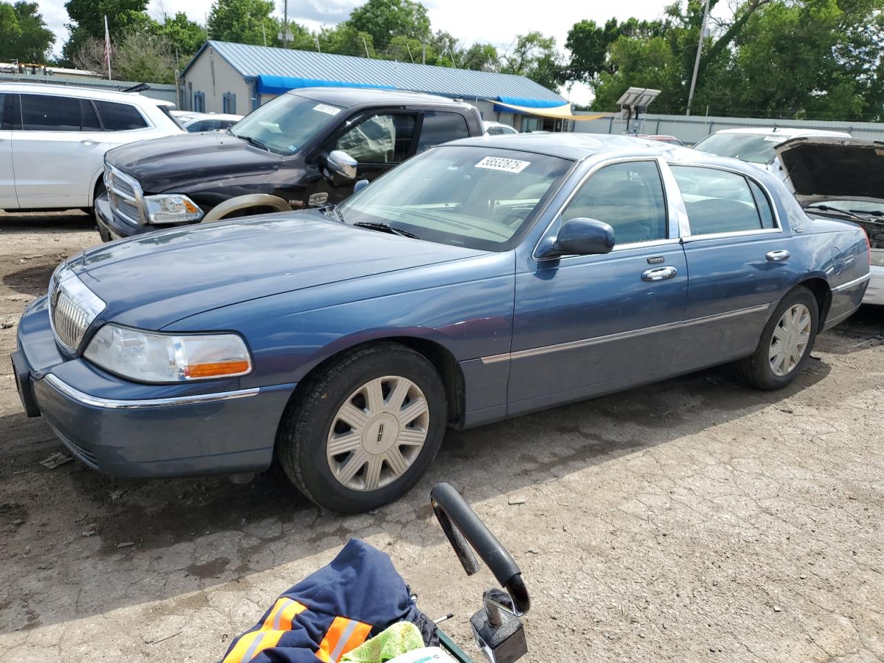 2005 Lincoln Town Car Signature Limited en Venta en Wichita, KS - Side