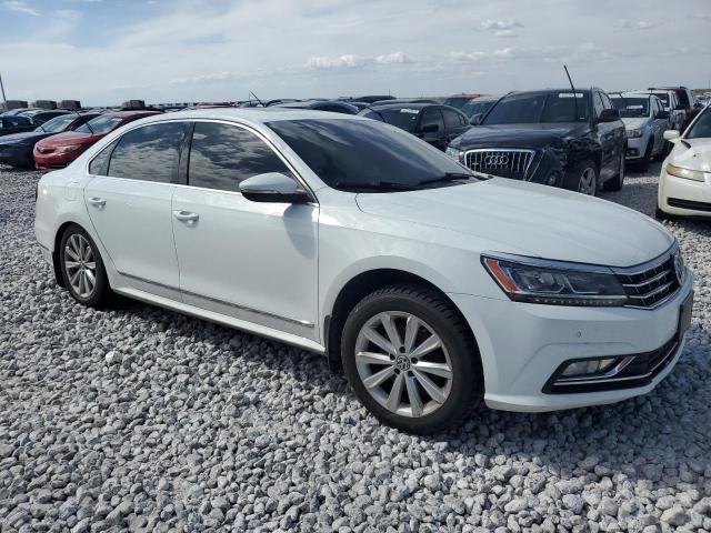 VOLKSWAGEN PASSAT 2017 Белый