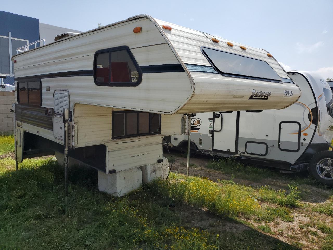 1991 Lance Slider იყიდება Colton-ში, CA - Minor Dent/Scratches