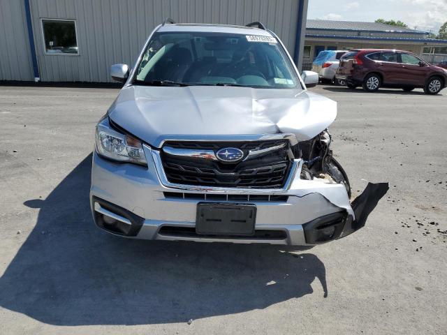  SUBARU FORESTER 2017 Серебристый