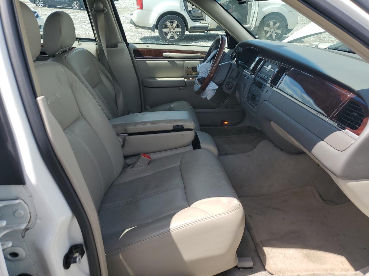 2010 Lincoln Town Car Signature Limited VIN: 2LNBL8CV6AX631260 Lot: 56726115