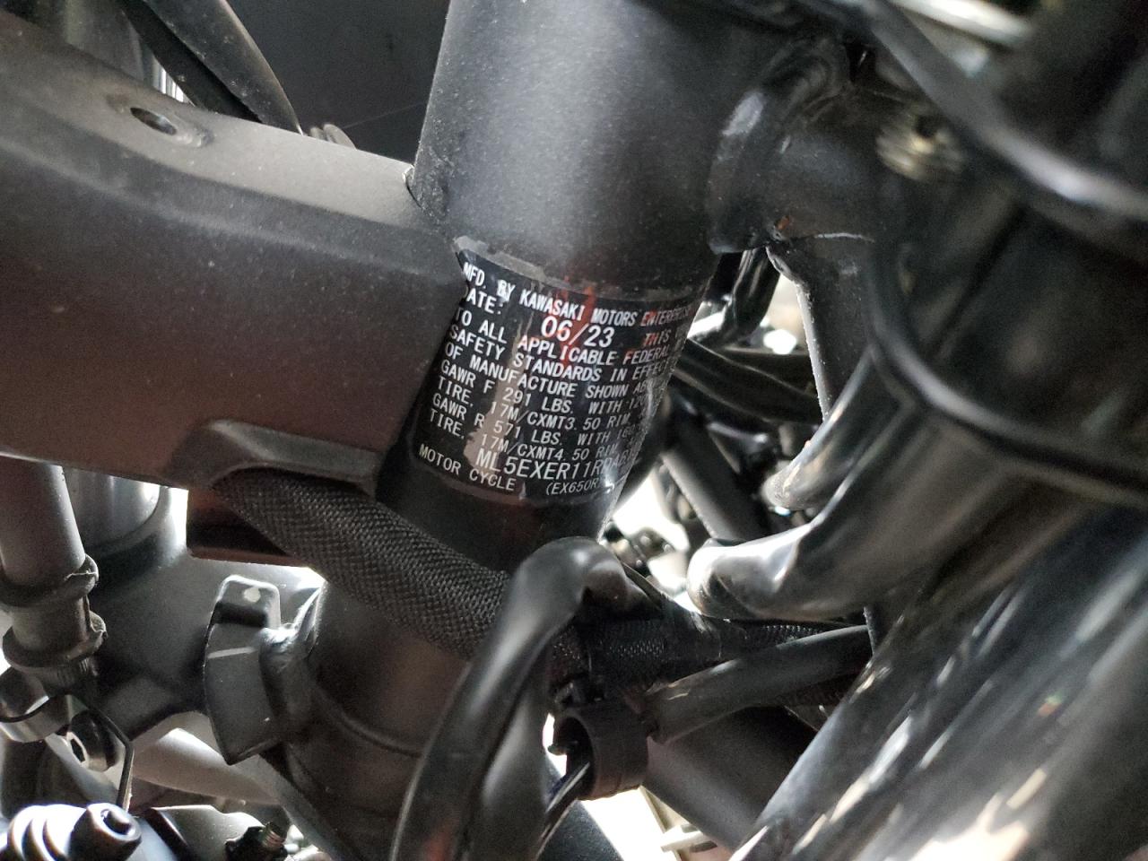 2024 Kawasaki Ex650 R VIN: ML5EXER11RDAB1971 Lot: 56040325
