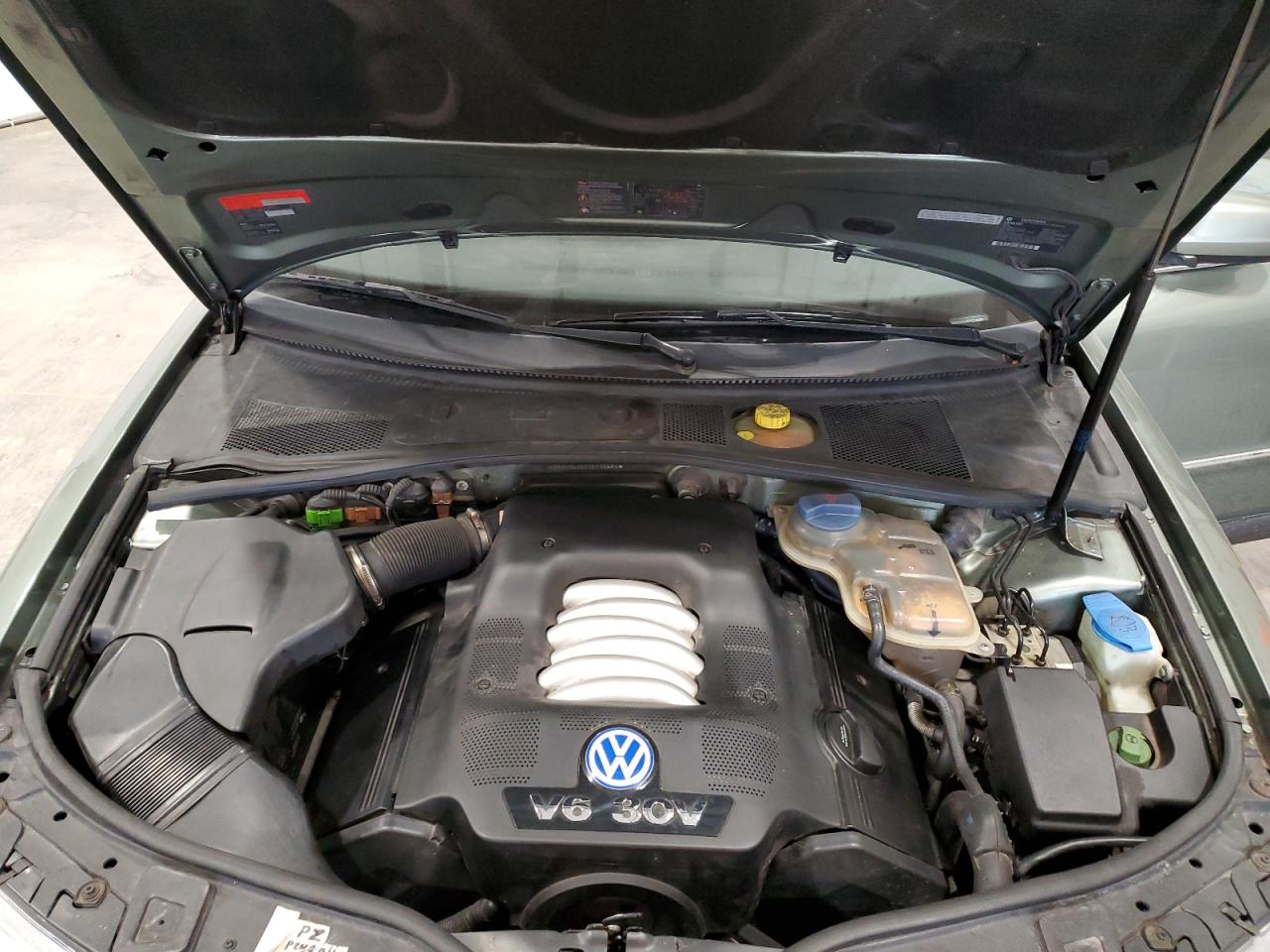 2001 Volkswagen Passat Gls 4Motion VIN: WVWSH63B81E215499 Lot: 56718205