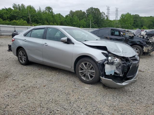 Sedans TOYOTA CAMRY 2016 Srebrny
