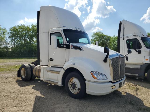2015 Kenworth T680 Semi Truck