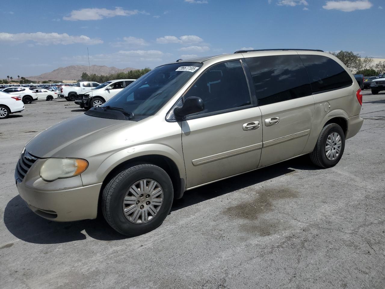 2006 Chrysler Town & Country Lx за продажба в Las Vegas, NV - Rear End
