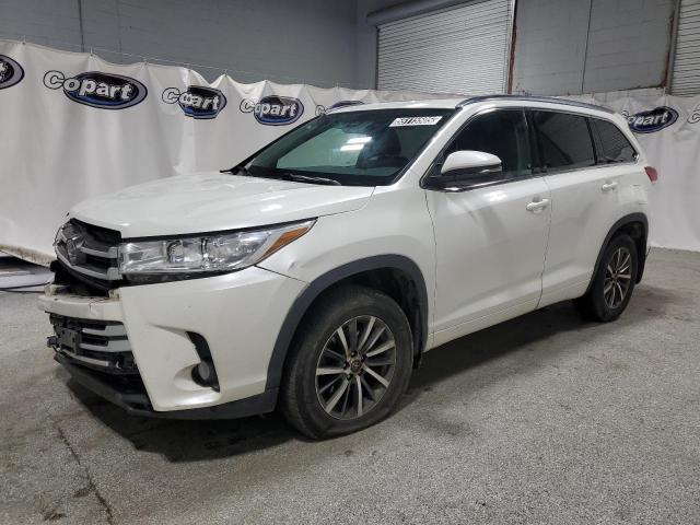 2017 Toyota Highlander Se
