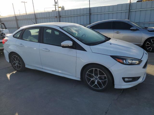 Sedans FORD FOCUS 2016 White