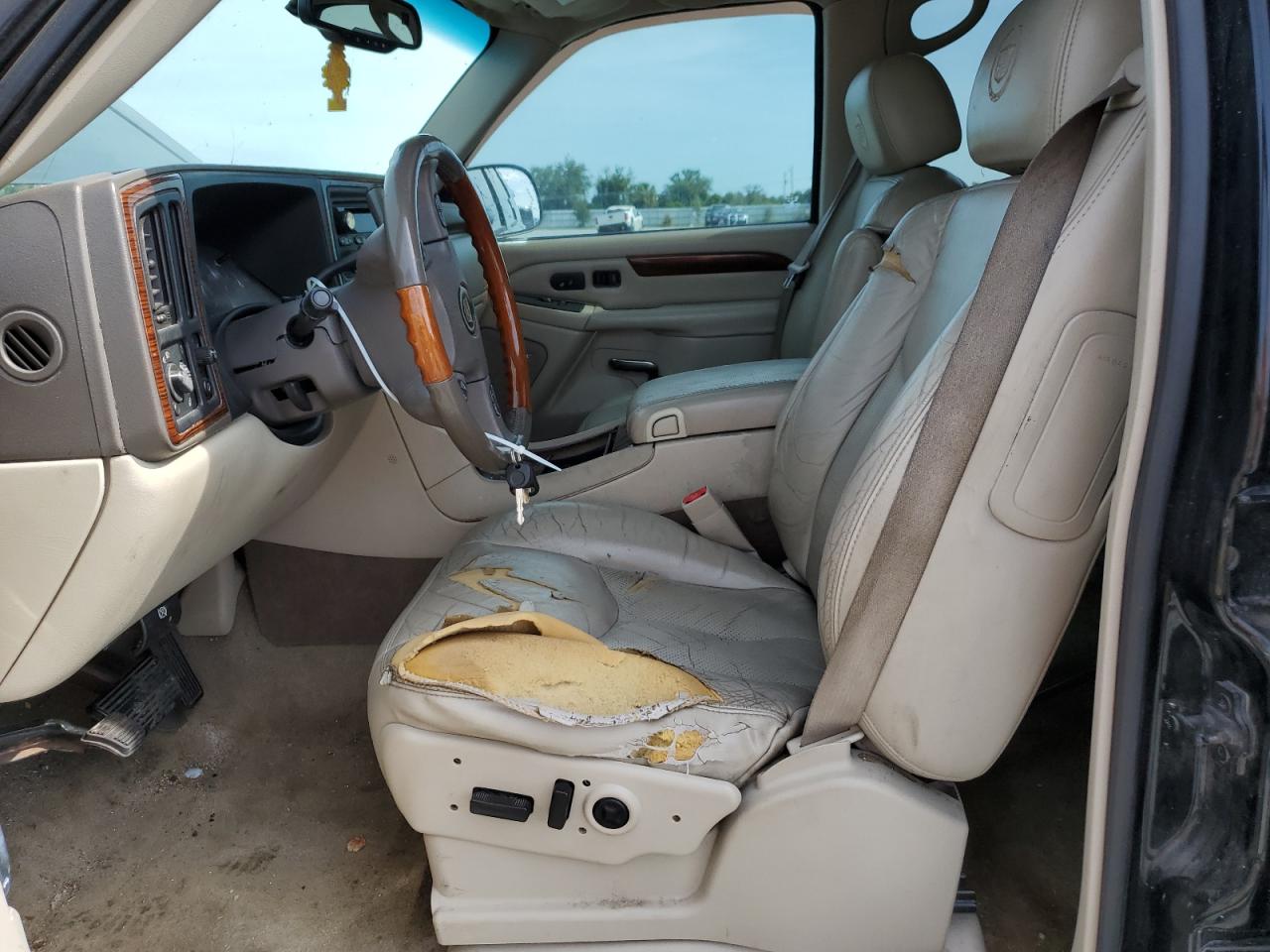 2004 Cadillac Escalade Luxury VIN: 1GYEK63N44R104349 Lot: 57722345