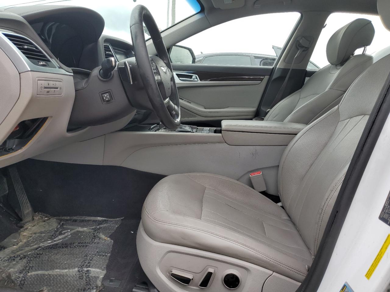 2015 Hyundai Genesis 3.8L VIN: KMHGN4JE8FU073857 Lot: 57218485