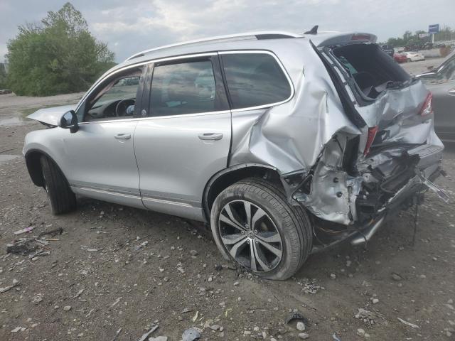  VOLKSWAGEN TOUAREG 2017 Серебристый
