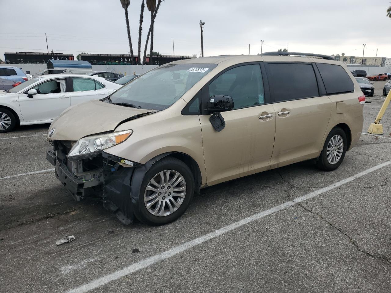 2011 Toyota Sienna Xle for Sale in Van Nuys, CA - Front End