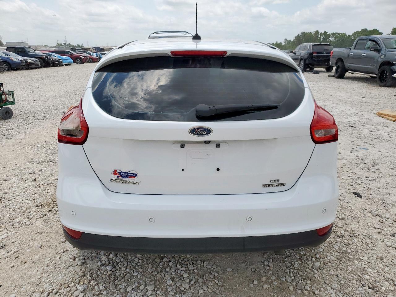 2015 Ford Focus Se VIN: 1FADP3K22FL229550 Lot: 56984995