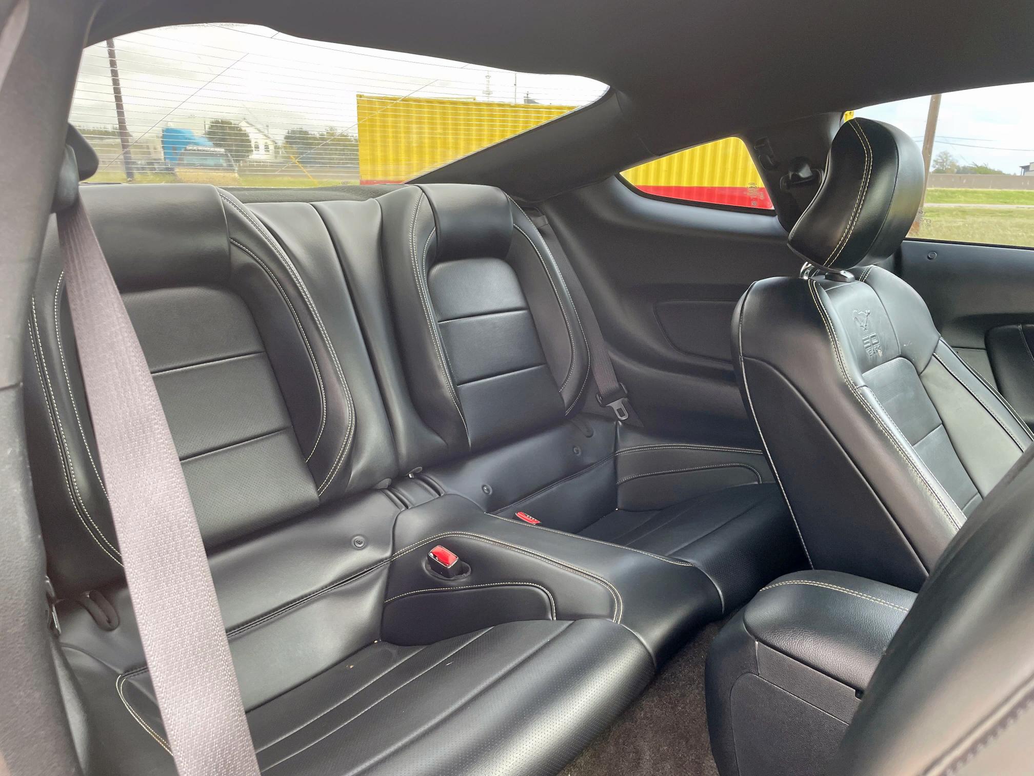 Coupet FORD MUSTANG 2015 Czarny