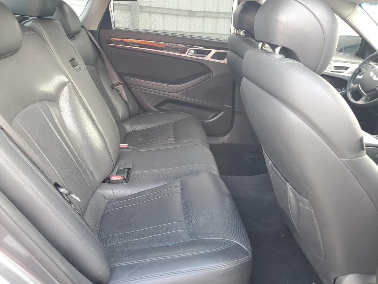 2015 Hyundai Genesis 3.8L VIN: KMHGN4JE1FU086305 Lot: 55904375