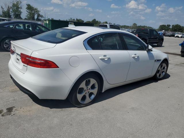 Sedans JAGUAR XE 2017 Biały