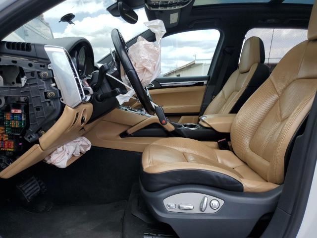 Паркетники PORSCHE CAYENNE 2016 Белы