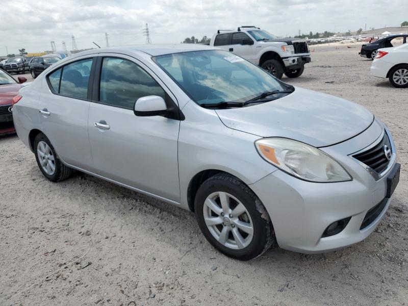  NISSAN VERSA 2013 Srebrny