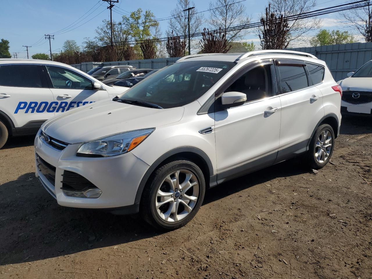 2016 Ford Escape Titanium zu verkaufen in New Britain, CT - Minor Dent/Scratches