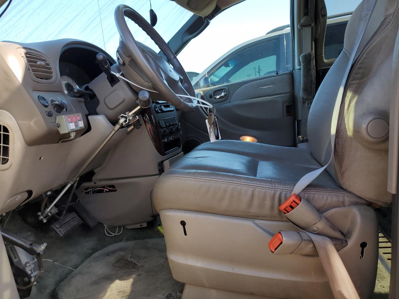 2001 Chrysler Town & Country Limited VIN: 2C8GP64L11R336540 Lot: 56532555